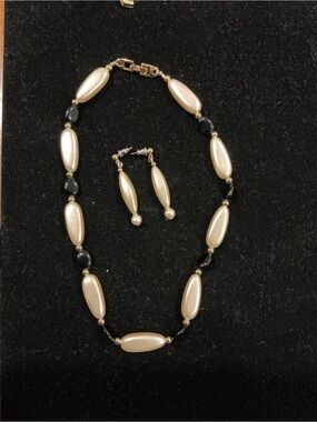 Vintage 90s NAPIER faux pearl faux onyx gold tone beaded necklace & earring set